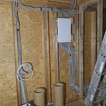 instalacja elektryczna w drewnie